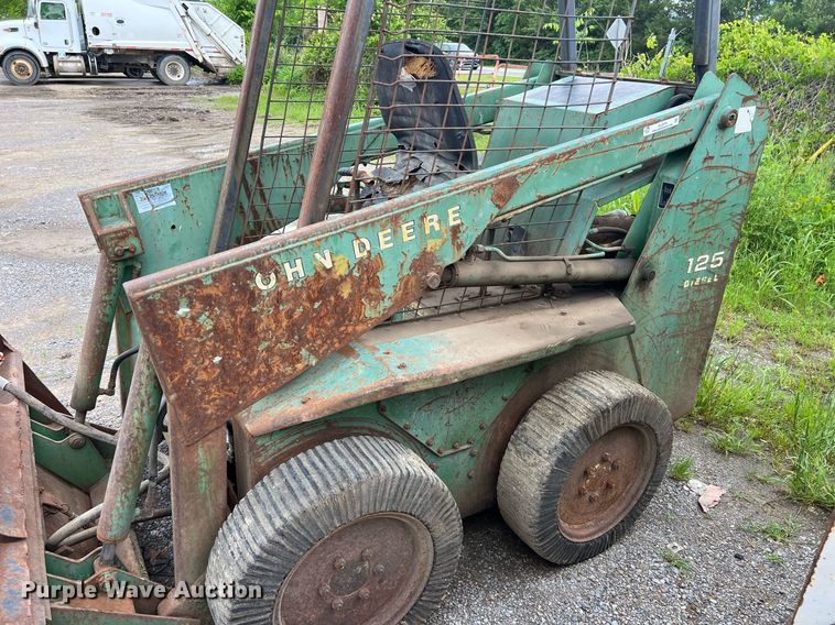 image for item EL2076 John Deere L125J skid steer loader