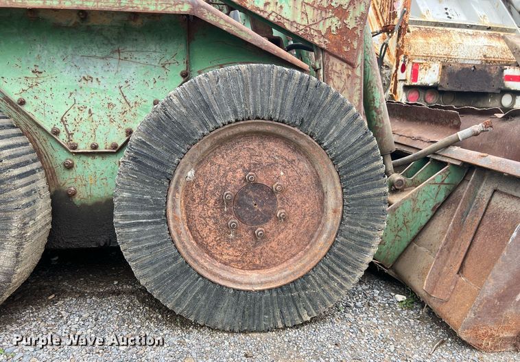 image for item EL2076 John Deere L125J skid steer loader