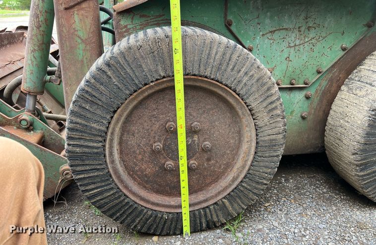 image for item EL2076 John Deere L125J skid steer loader