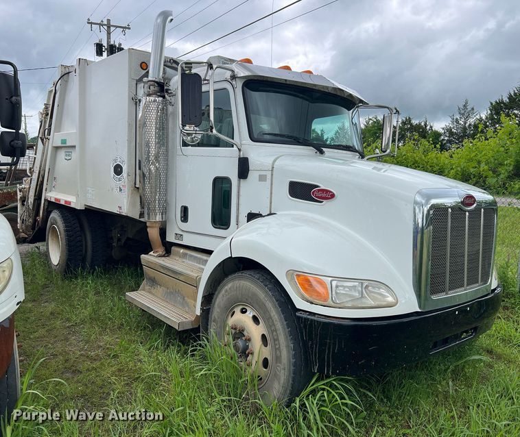 image for item EL2077 2018 Peterbilt 337 refuse truck
