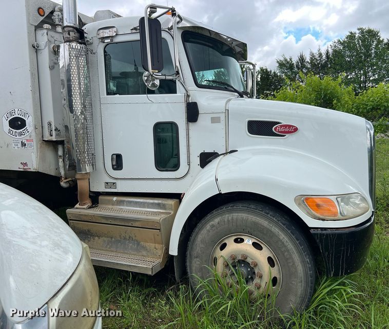 image for item EL2077 2018 Peterbilt 337 refuse truck