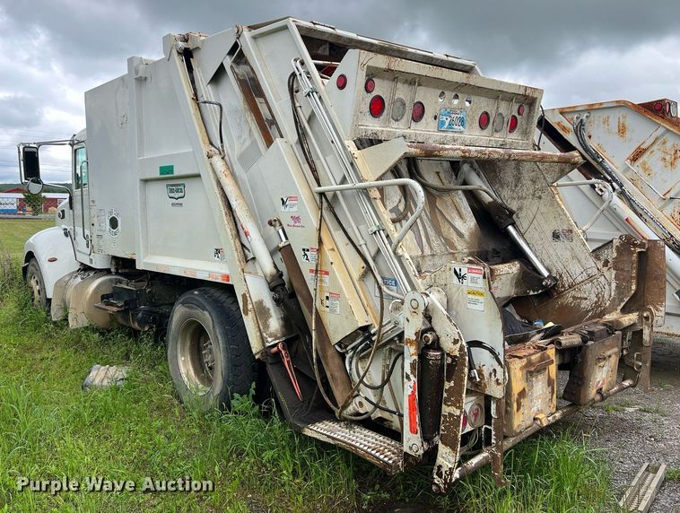 image for item EL2077 2018 Peterbilt 337 refuse truck