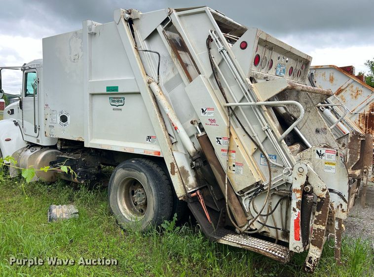 image for item EL2077 2018 Peterbilt 337 refuse truck