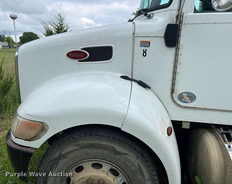 image for item EL2077 2018 Peterbilt 337 refuse truck