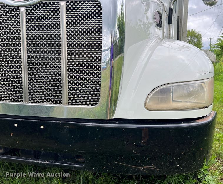 image for item EL2077 2018 Peterbilt 337 refuse truck