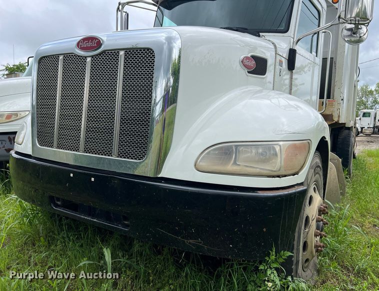 image for item EL2077 2018 Peterbilt 337 refuse truck