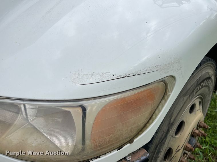 image for item EL2077 2018 Peterbilt 337 refuse truck