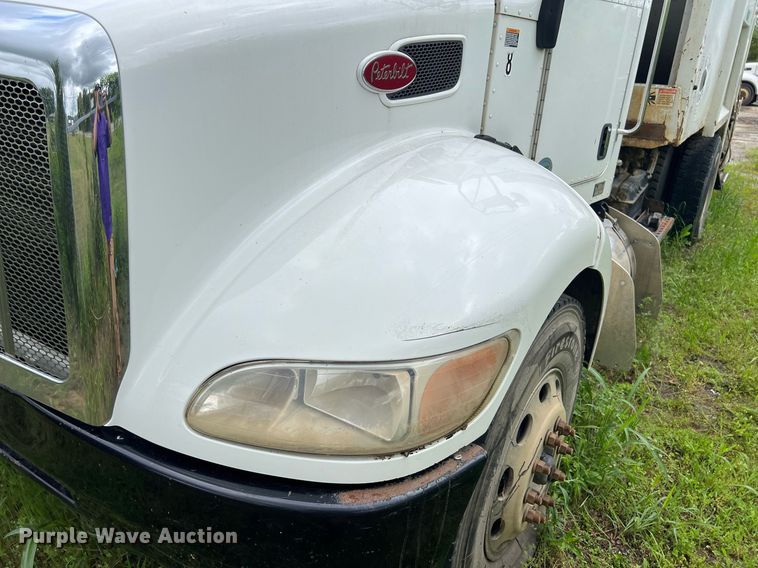 image for item EL2077 2018 Peterbilt 337 refuse truck