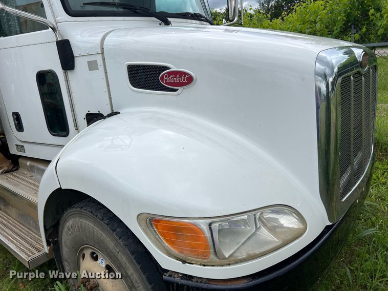 image for item EL2077 2018 Peterbilt 337 refuse truck