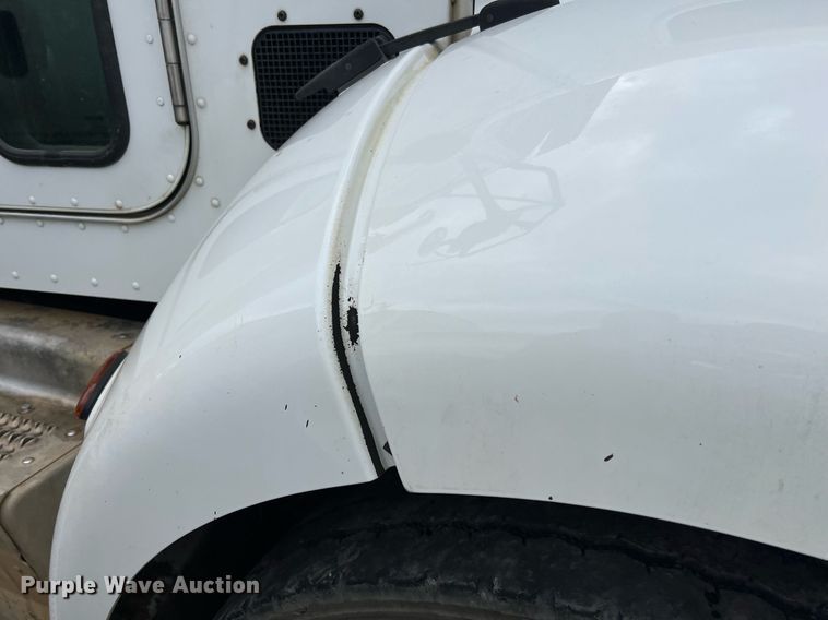 image for item EL2077 2018 Peterbilt 337 refuse truck