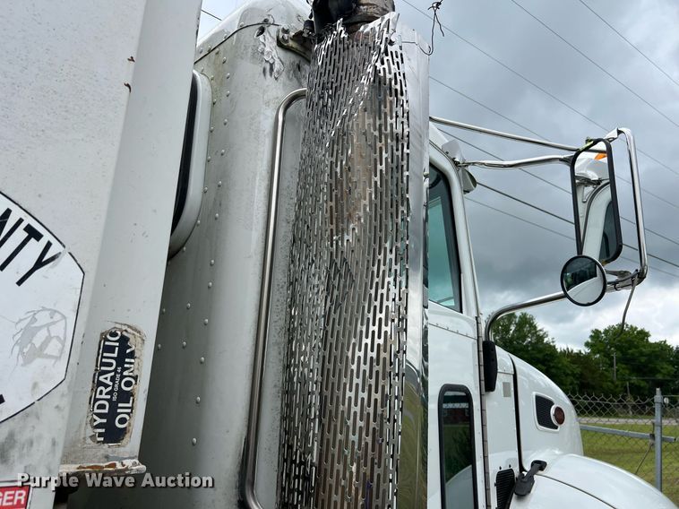 image for item EL2077 2018 Peterbilt 337 refuse truck