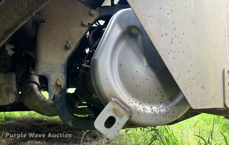 image for item EL2077 2018 Peterbilt 337 refuse truck