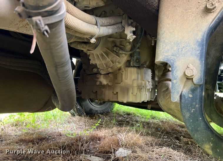 image for item EL2077 2018 Peterbilt 337 refuse truck