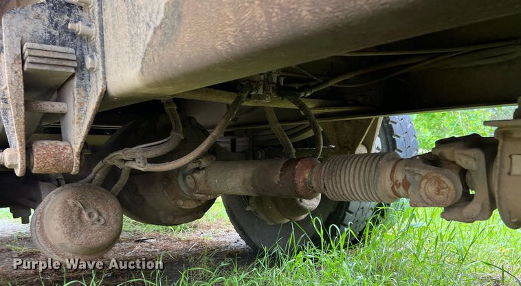 image for item EL2077 2018 Peterbilt 337 refuse truck