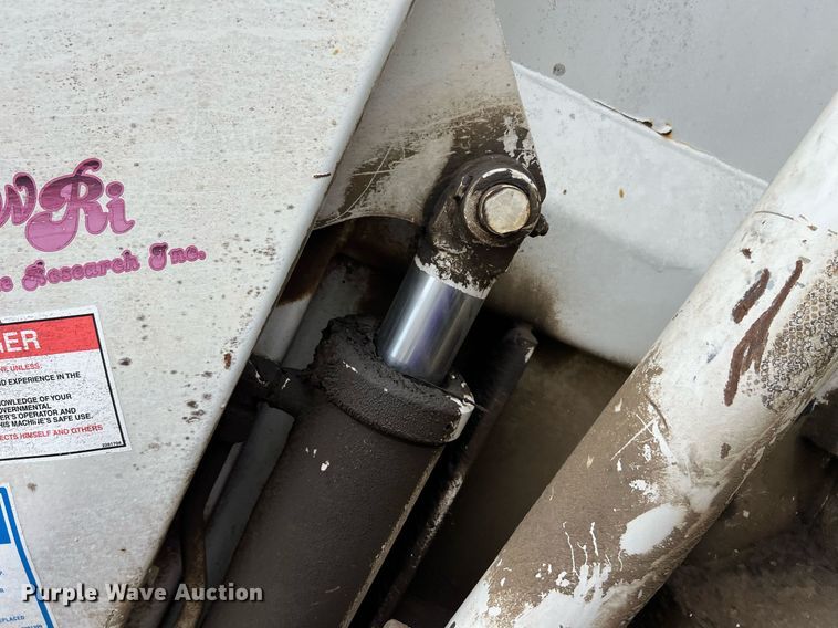 image for item EL2077 2018 Peterbilt 337 refuse truck