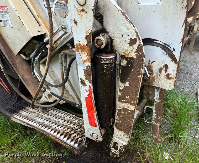 image for item EL2077 2018 Peterbilt 337 refuse truck