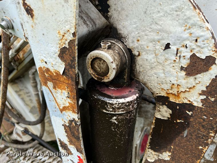 image for item EL2077 2018 Peterbilt 337 refuse truck