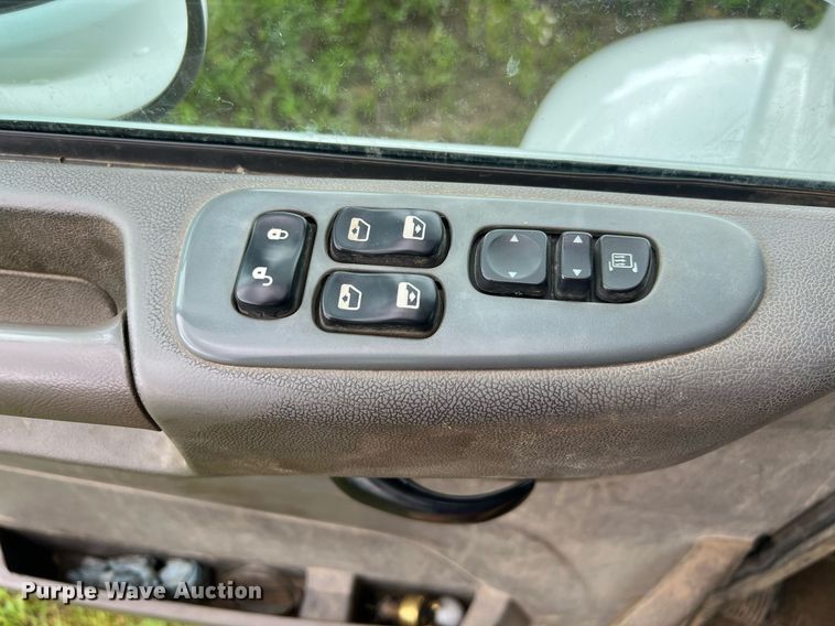 image for item EL2077 2018 Peterbilt 337 refuse truck