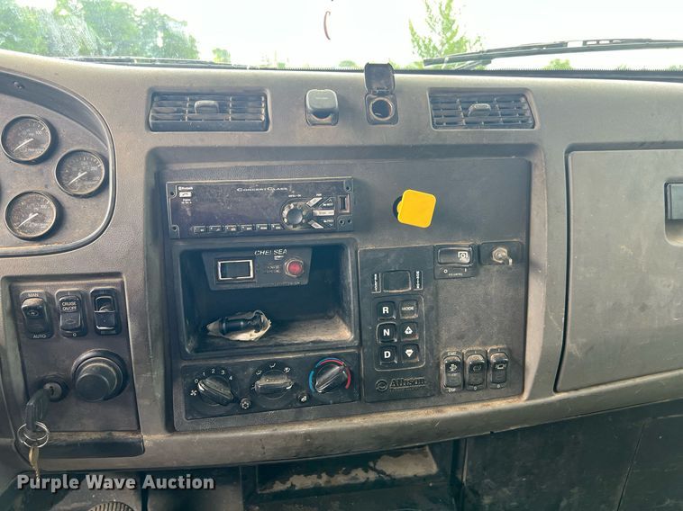 image for item EL2077 2018 Peterbilt 337 refuse truck