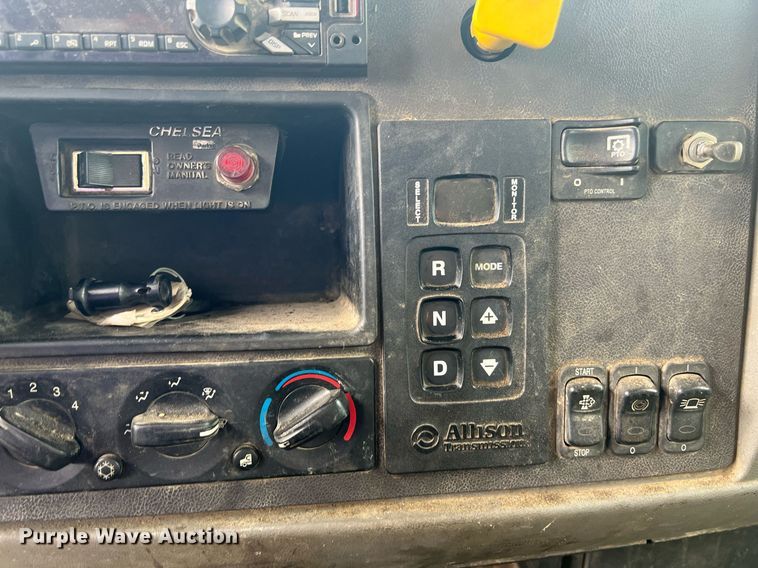 image for item EL2077 2018 Peterbilt 337 refuse truck