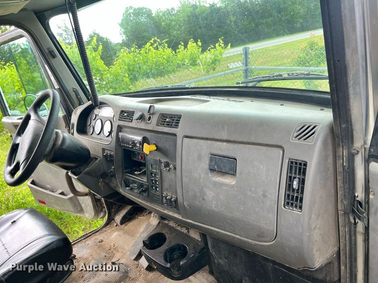 image for item EL2077 2018 Peterbilt 337 refuse truck