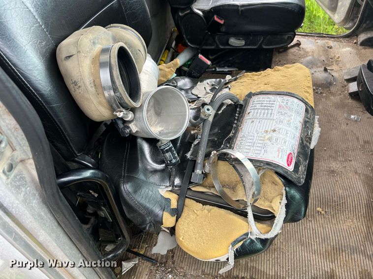 image for item EL2077 2018 Peterbilt 337 refuse truck