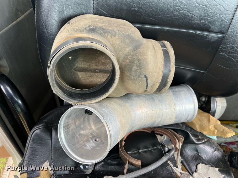 image for item EL2077 2018 Peterbilt 337 refuse truck