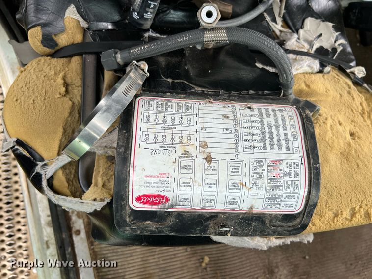 image for item EL2077 2018 Peterbilt 337 refuse truck