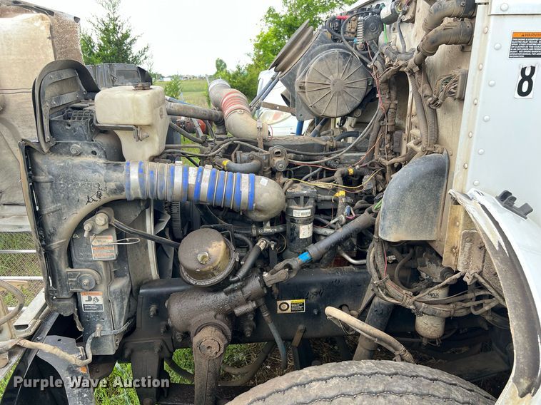 image for item EL2077 2018 Peterbilt 337 refuse truck