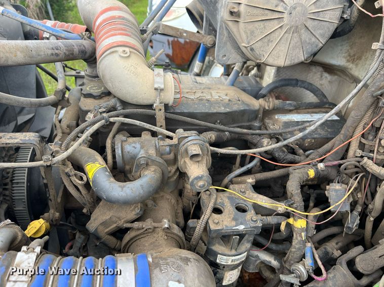 image for item EL2077 2018 Peterbilt 337 refuse truck