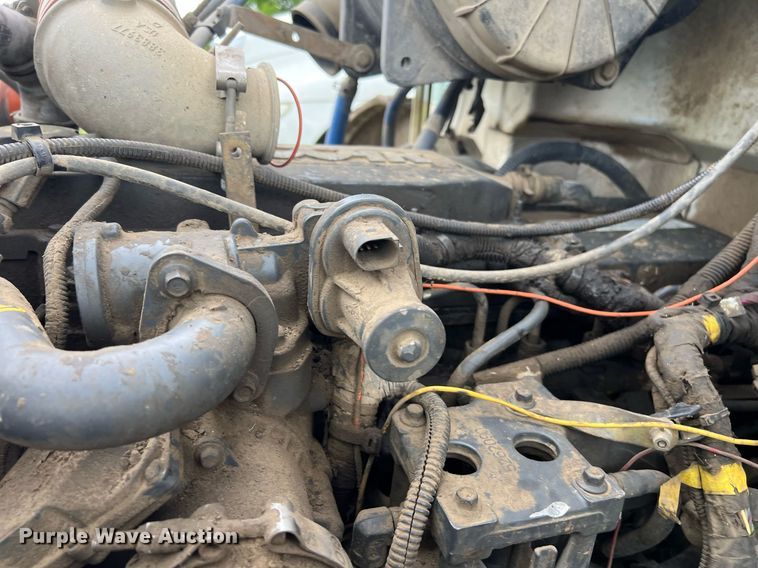 image for item EL2077 2018 Peterbilt 337 refuse truck