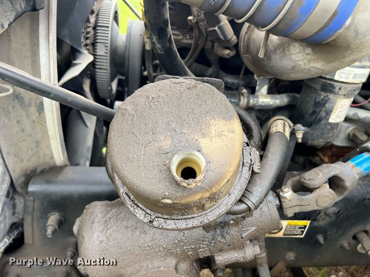 image for item EL2077 2018 Peterbilt 337 refuse truck