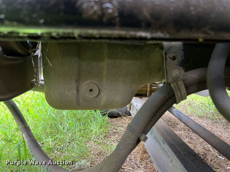 image for item EL2077 2018 Peterbilt 337 refuse truck