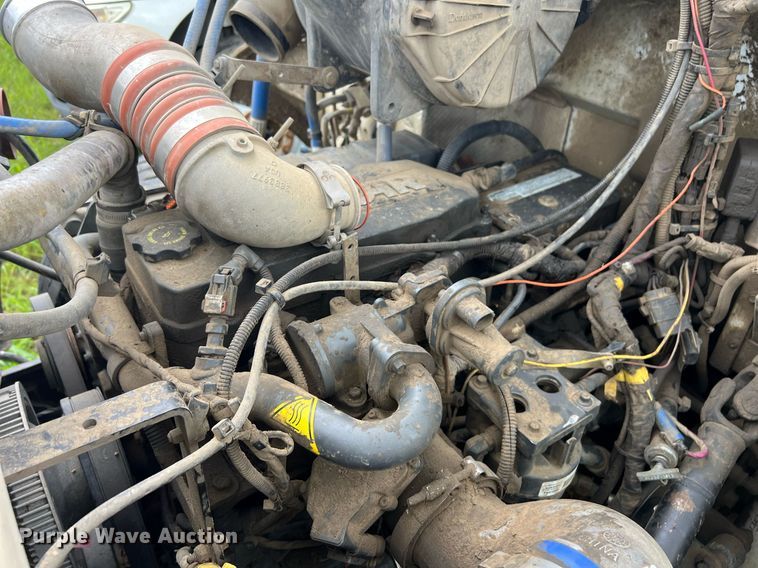 image for item EL2077 2018 Peterbilt 337 refuse truck