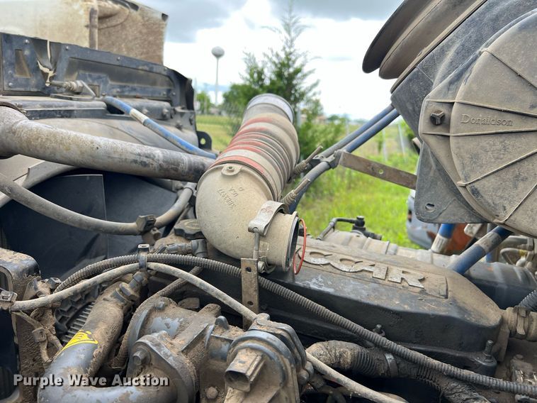 image for item EL2077 2018 Peterbilt 337 refuse truck