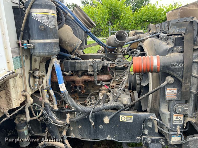 image for item EL2077 2018 Peterbilt 337 refuse truck