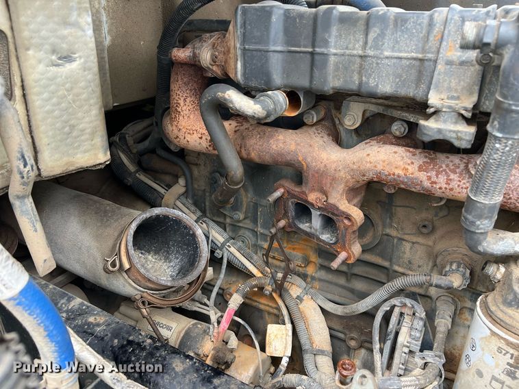 image for item EL2077 2018 Peterbilt 337 refuse truck