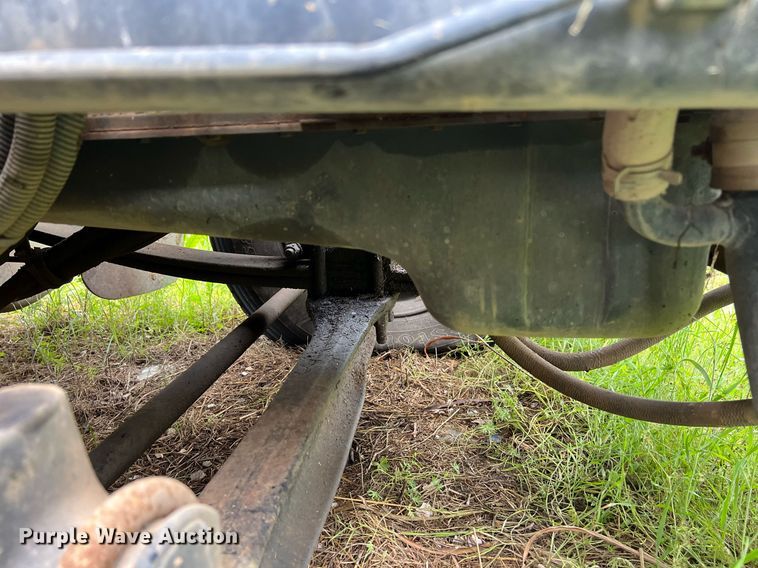 image for item EL2077 2018 Peterbilt 337 refuse truck