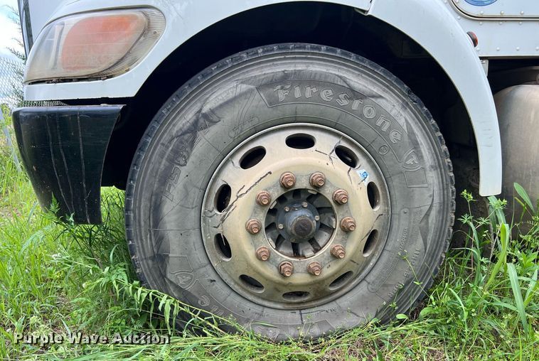 image for item EL2077 2018 Peterbilt 337 refuse truck