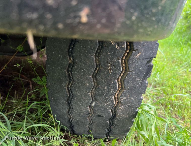 image for item EL2077 2018 Peterbilt 337 refuse truck