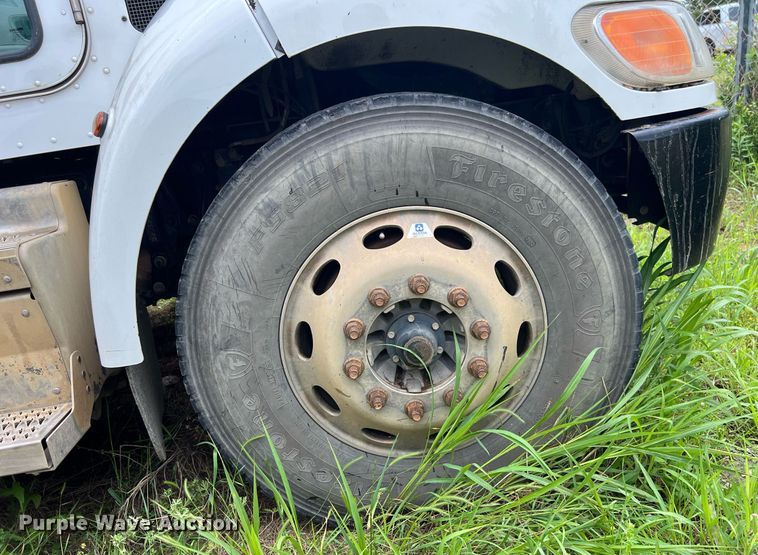 image for item EL2077 2018 Peterbilt 337 refuse truck