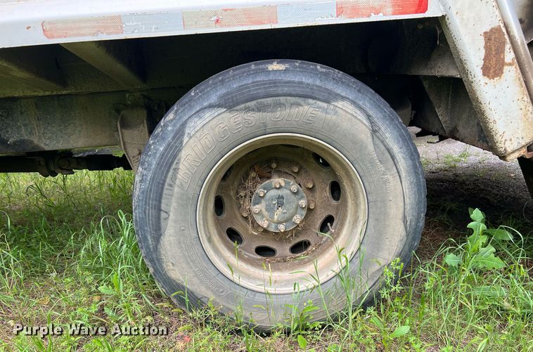 image for item EL2077 2018 Peterbilt 337 refuse truck