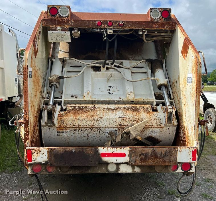 image for item EL2078 2007 International 4400 refuse truck