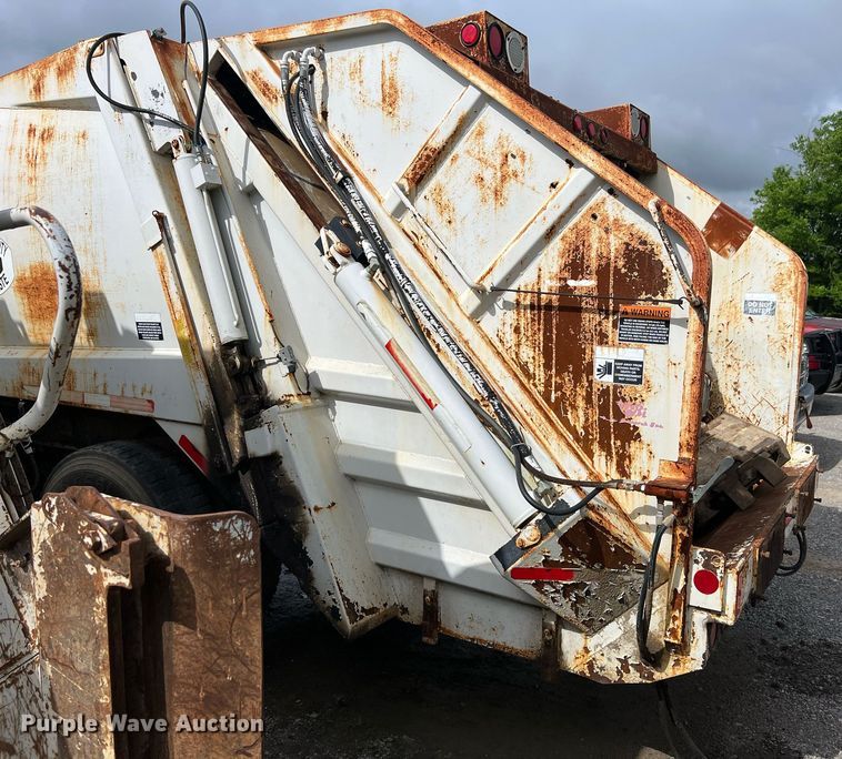 image for item EL2078 2007 International 4400 refuse truck