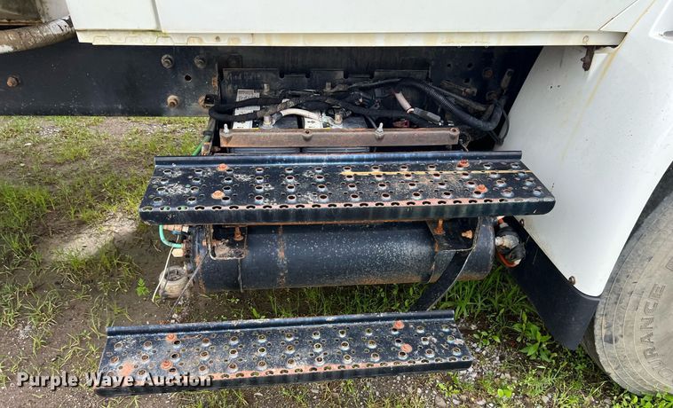 image for item EL2078 2007 International 4400 refuse truck