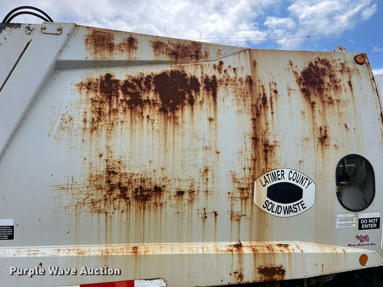 image for item EL2078 2007 International 4400 refuse truck