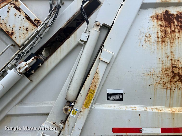 image for item EL2078 2007 International 4400 refuse truck