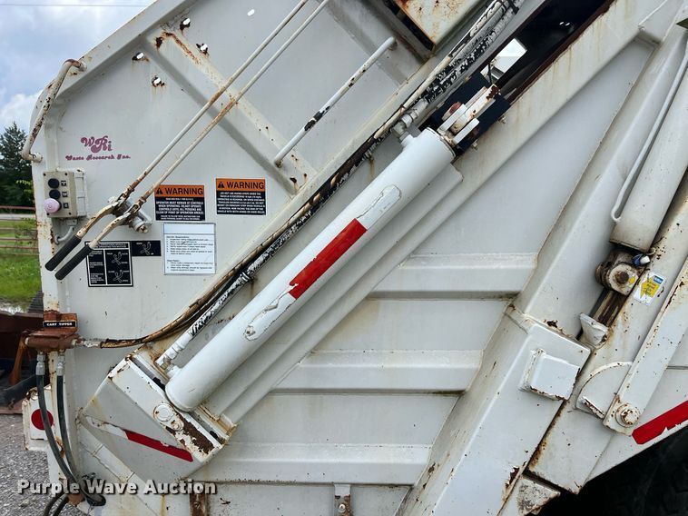 image for item EL2078 2007 International 4400 refuse truck