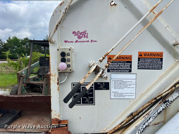 image for item EL2078 2007 International 4400 refuse truck