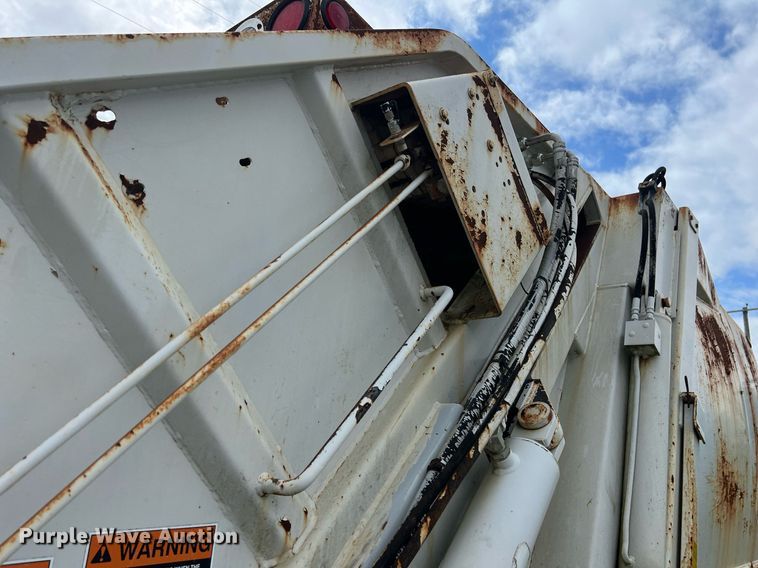 image for item EL2078 2007 International 4400 refuse truck